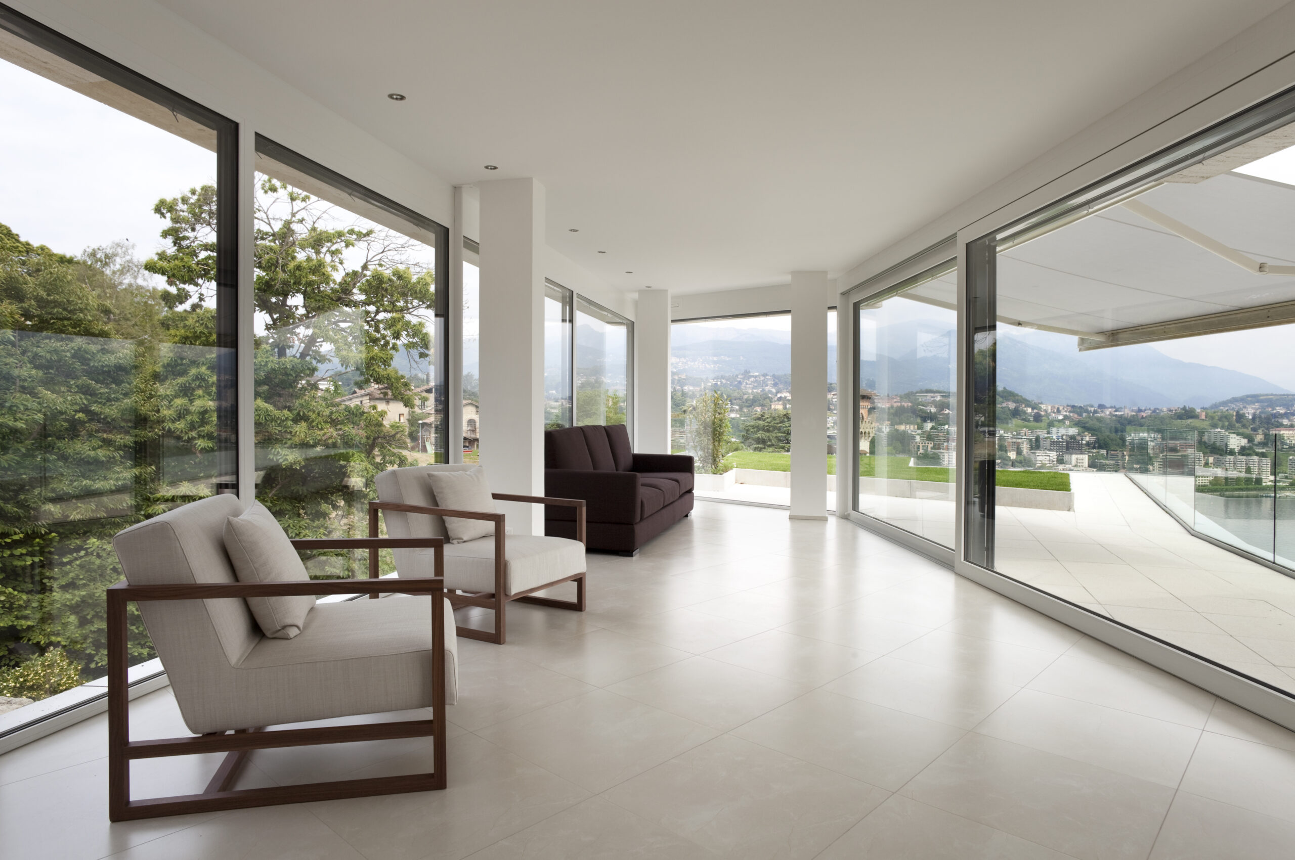 Top Reasons to Work With a Commercial Interior Designer for Your Business Space